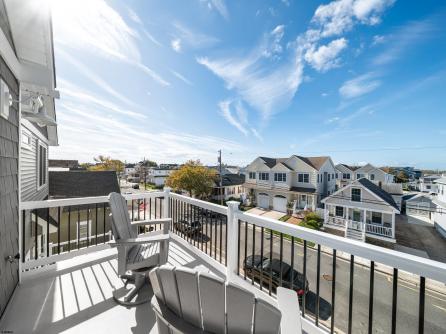 135B Crocus Rd, west side \
