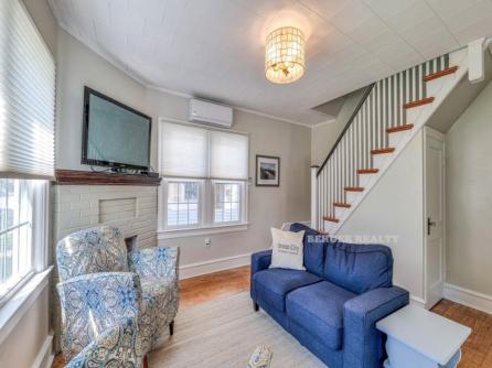 338 E Seaspray Rd