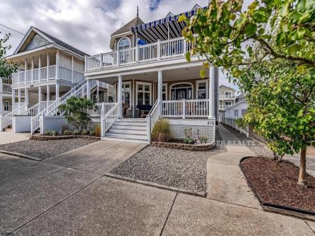 816 St Charles Place